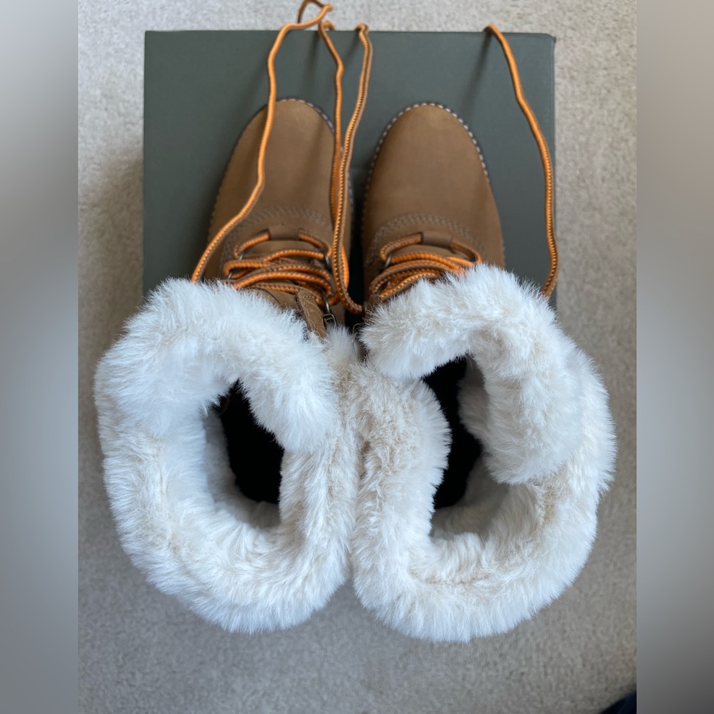 SOLD Timberland Courmayer Valley boots - Picture 5 of 12
